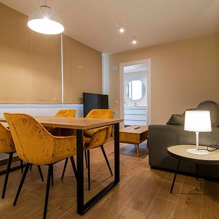 Apartamentos 1 Abril Málaga Kültér fotó