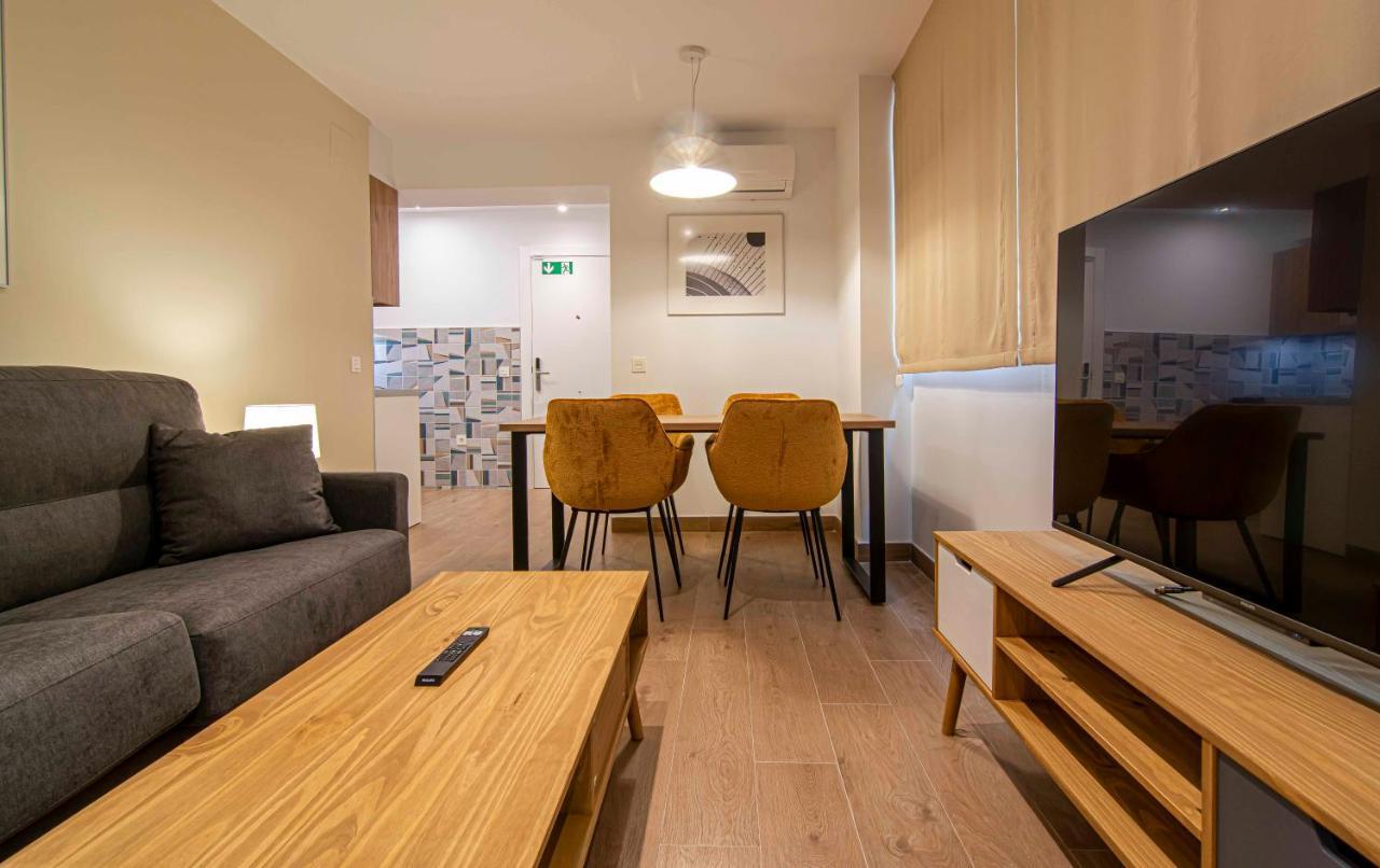 Apartamentos 1 Abril Málaga Kültér fotó