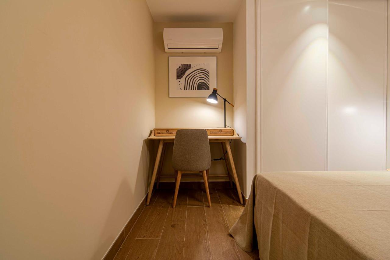Apartamentos 1 Abril Málaga Kültér fotó