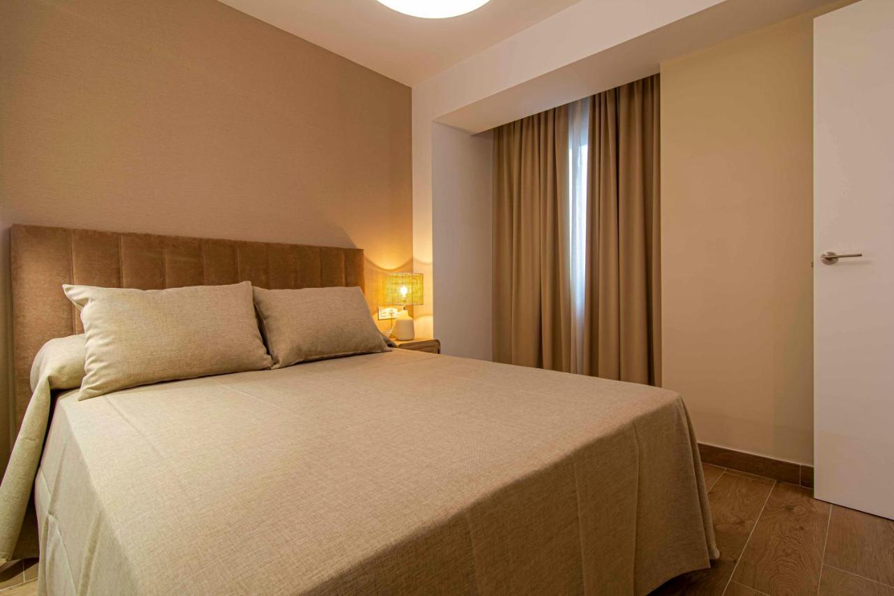 Apartamentos 1 Abril Málaga Kültér fotó
