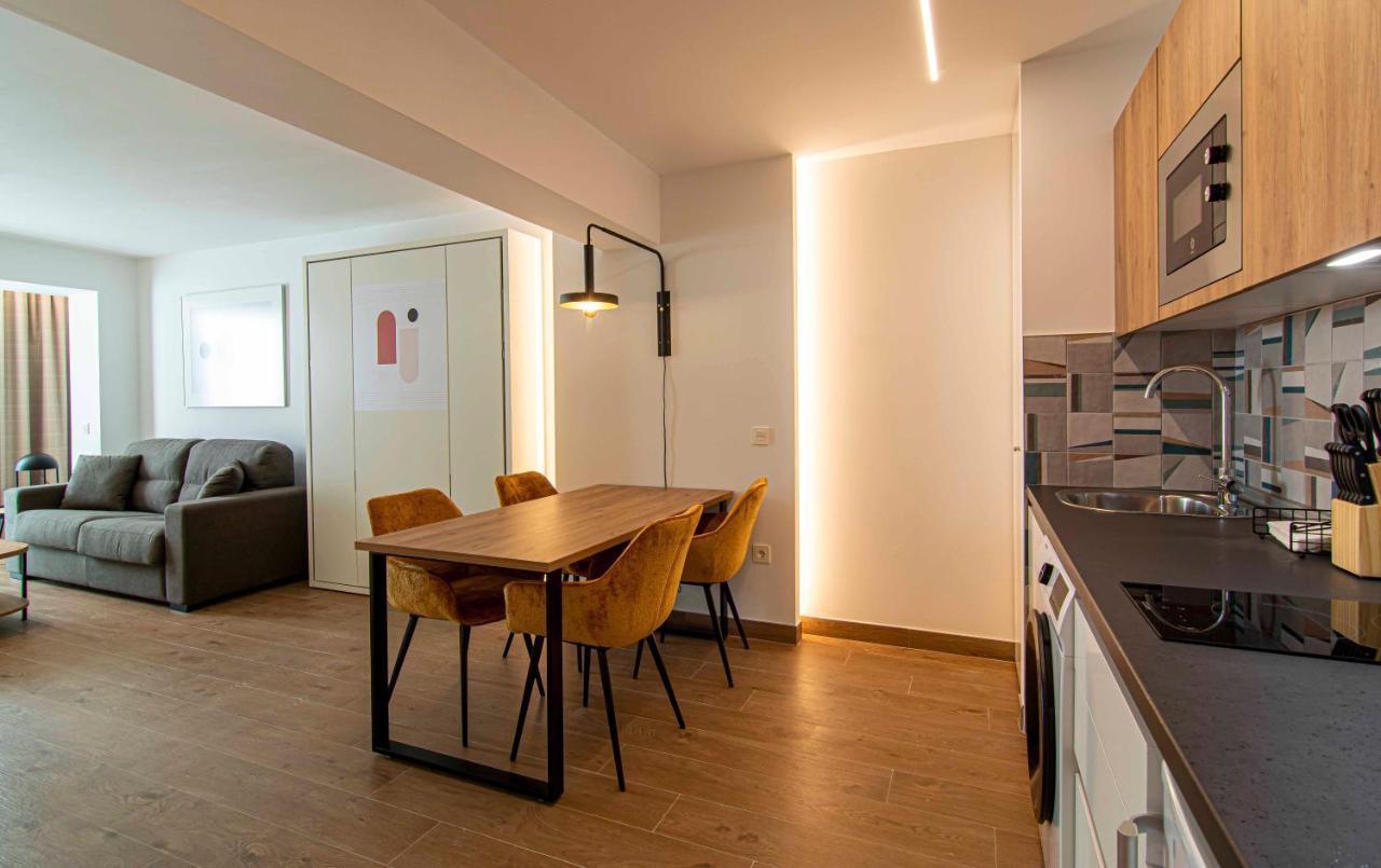 Apartamentos 1 Abril Málaga Kültér fotó