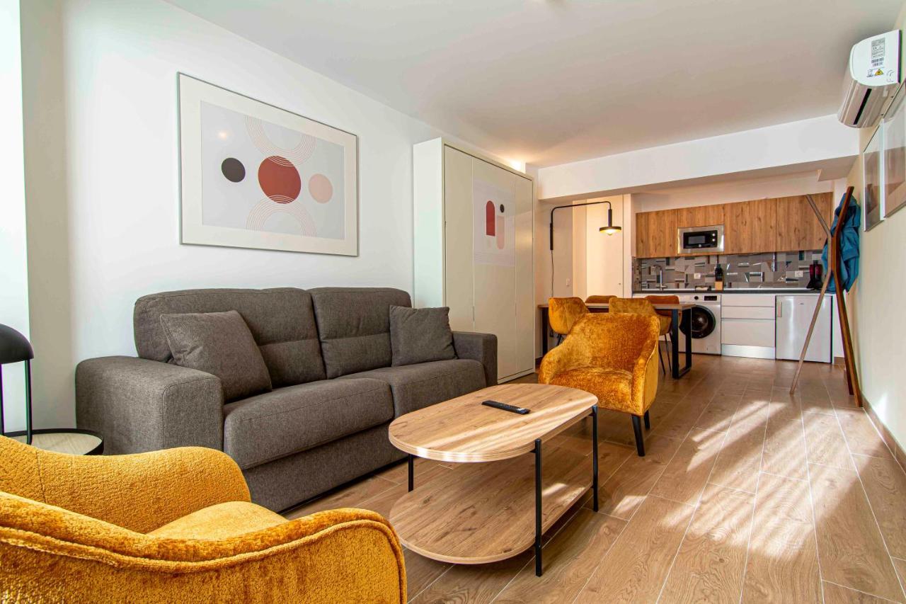 Apartamentos 1 Abril Málaga Kültér fotó