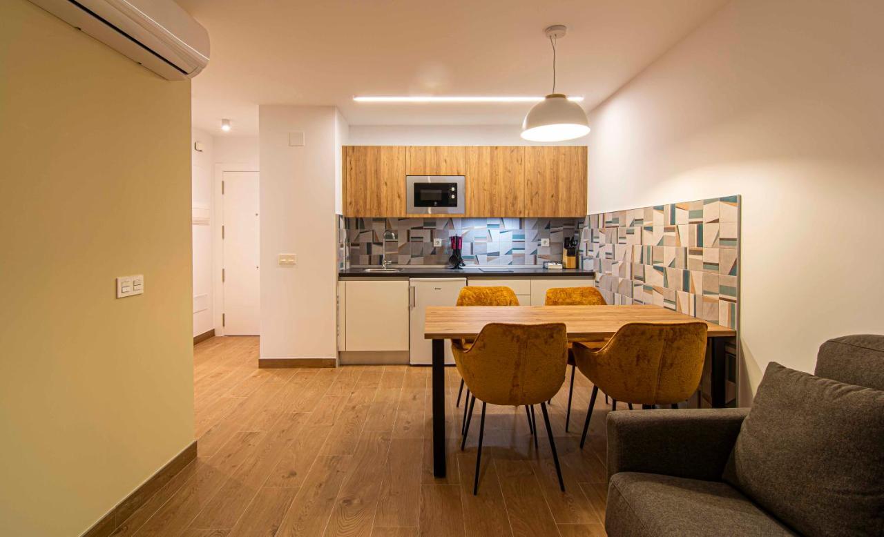 Apartamentos 1 Abril Málaga Kültér fotó