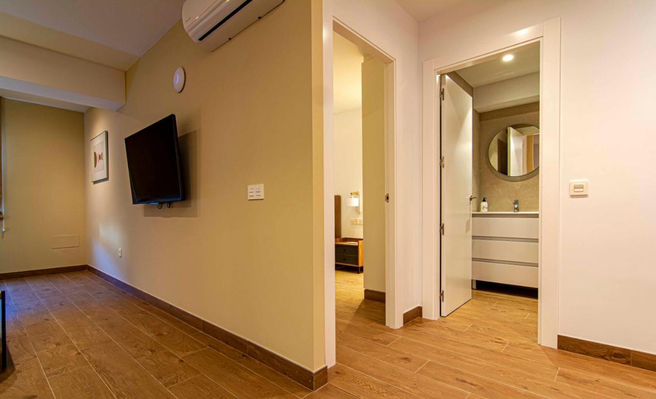 Apartamentos 1 Abril Málaga Kültér fotó