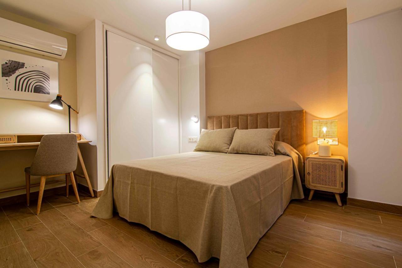 Apartamentos 1 Abril Málaga Kültér fotó