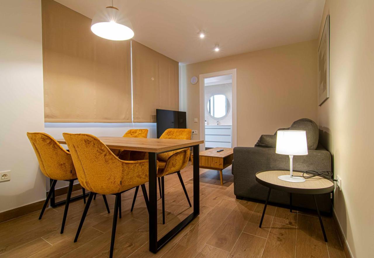 Apartamentos 1 Abril Málaga Kültér fotó
