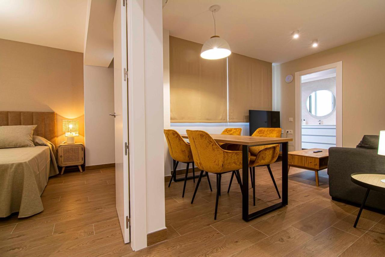 Apartamentos 1 Abril Málaga Kültér fotó