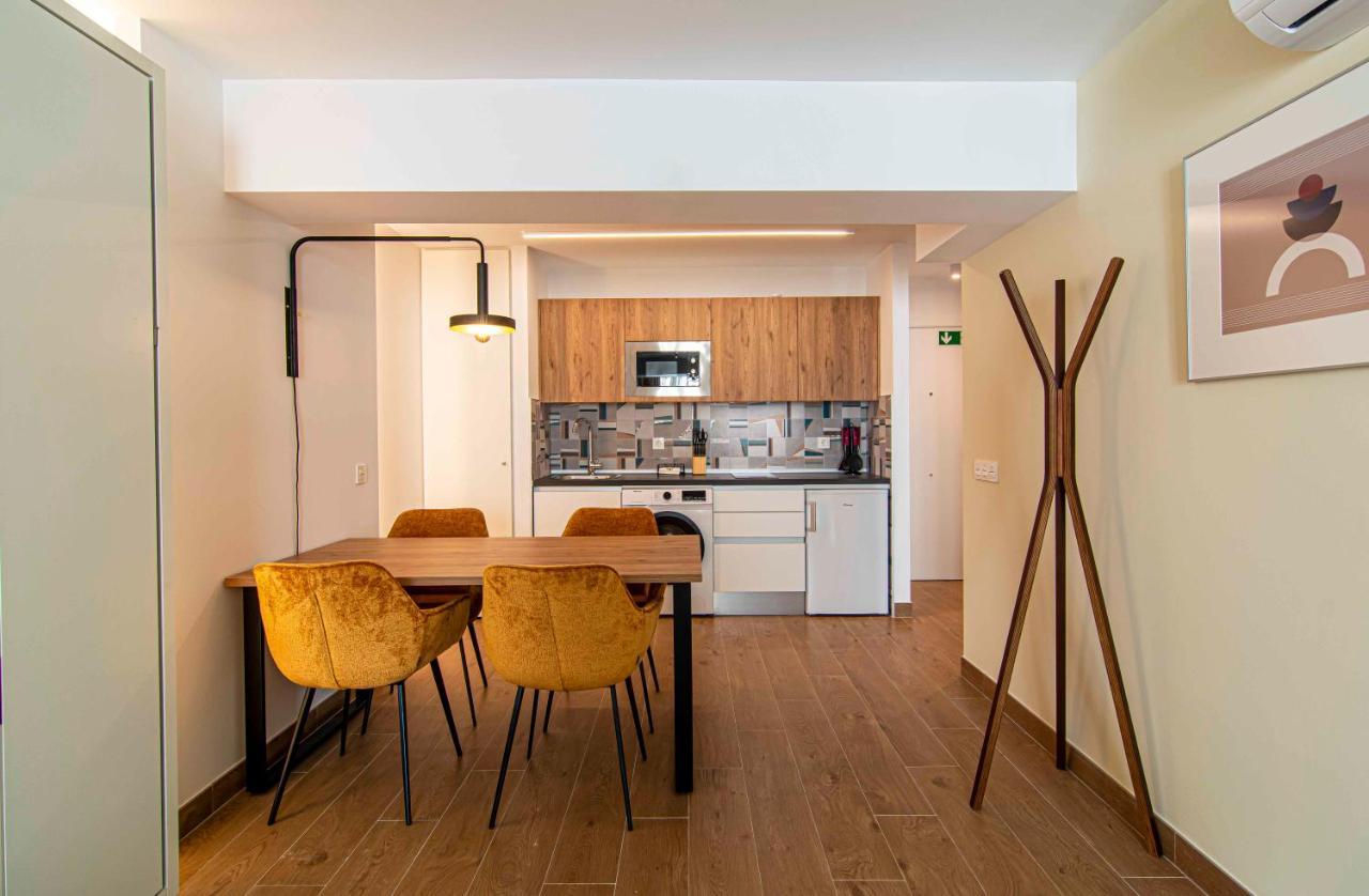 Apartamentos 1 Abril Málaga Kültér fotó