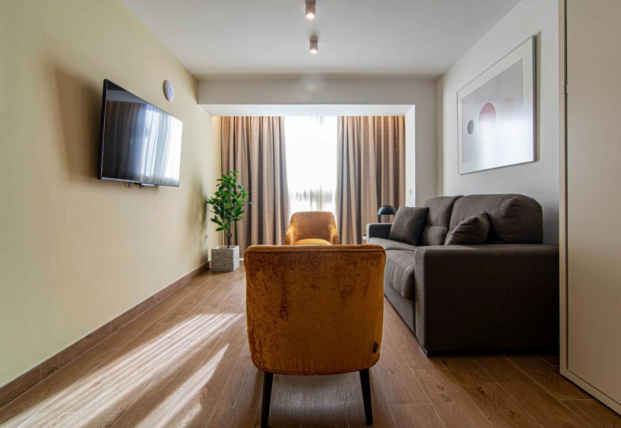 Apartamentos 1 Abril Málaga Kültér fotó