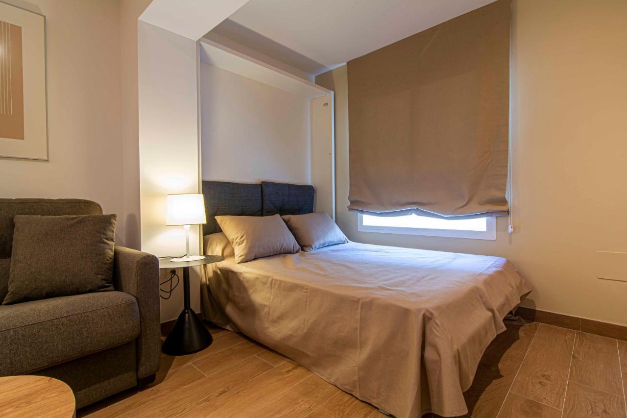 Apartamentos 1 Abril Málaga Kültér fotó