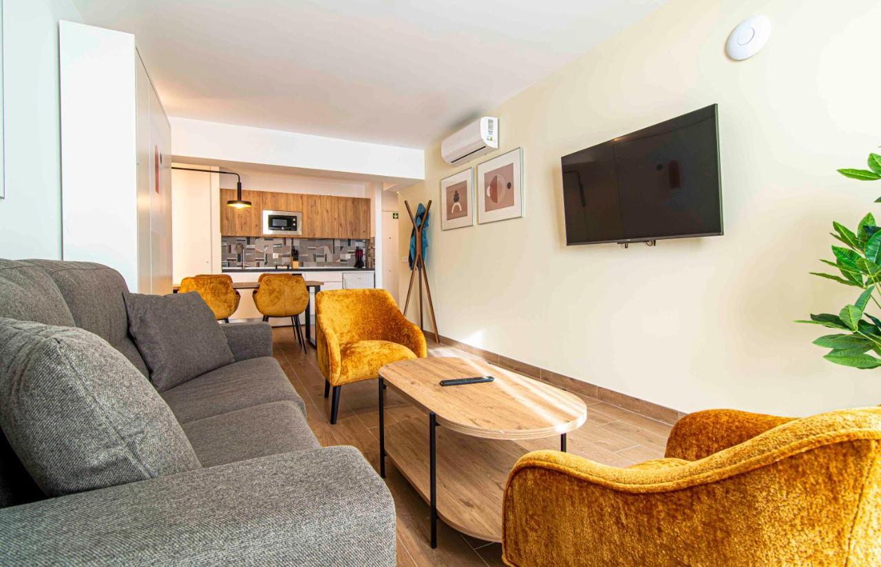 Apartamentos 1 Abril Málaga Kültér fotó
