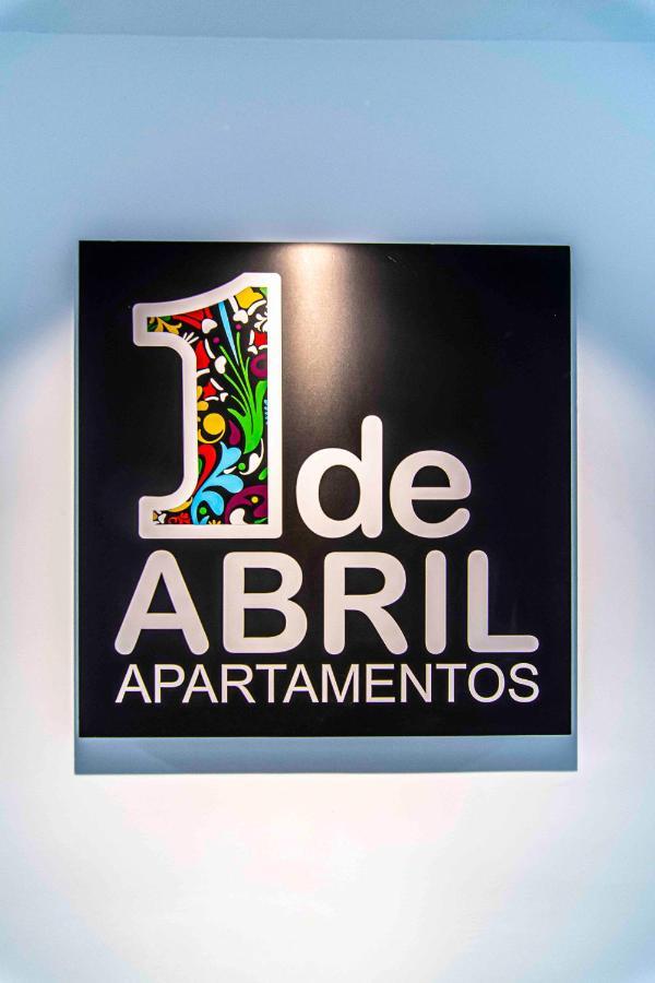 Apartamentos 1 Abril Málaga Kültér fotó